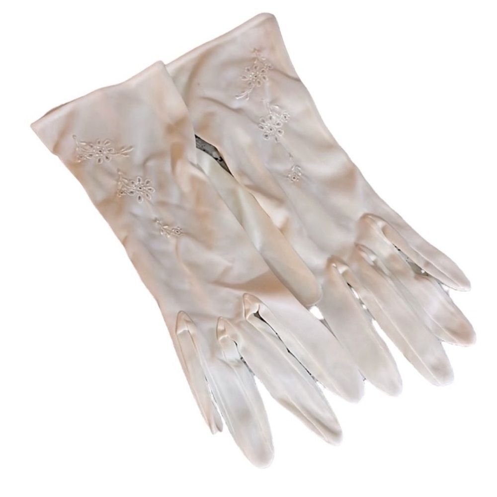 Vintage Nylon White Embroidered Gloves